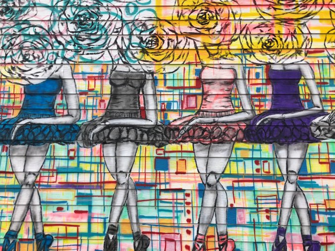 graffiti-ballerinas-painted-on-a-wall