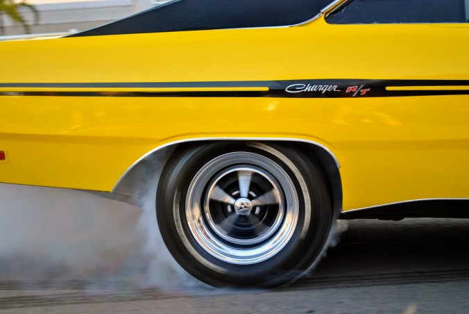 yellow-dodge-charger-rt-burning-rubber