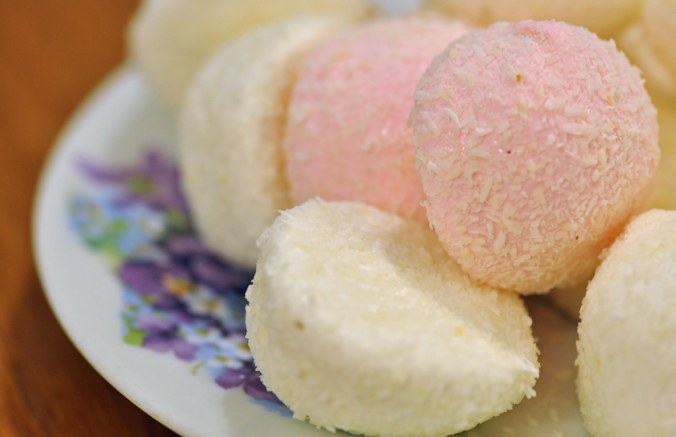 snowballs coconut cakes